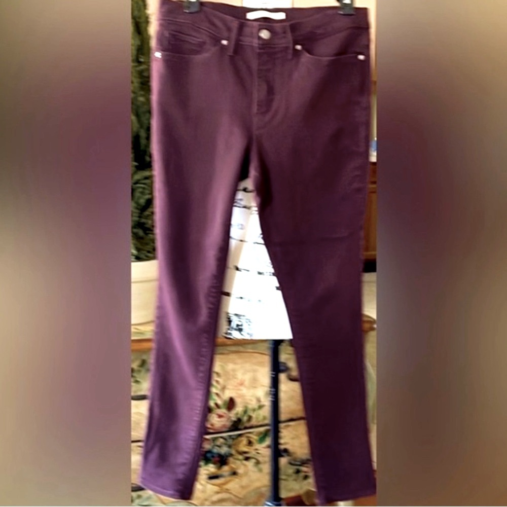 $16. or 2/$18. 
“CALVIN KLEIN JEANS” BURGUNDY COLOR SIZE 32  EUC